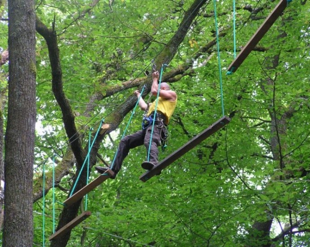  paso sobre las vigas suspendidas
